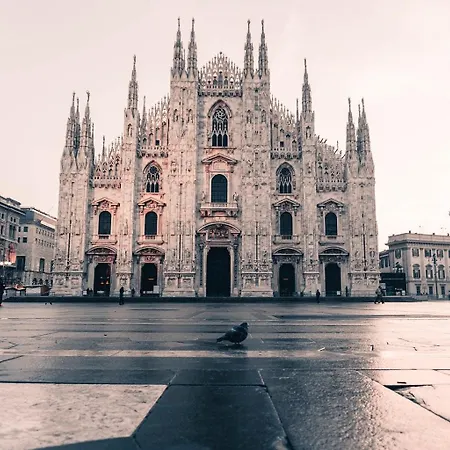 Centro, Milano - Nuovo E Di Fronte Stazione - Wifi Monza